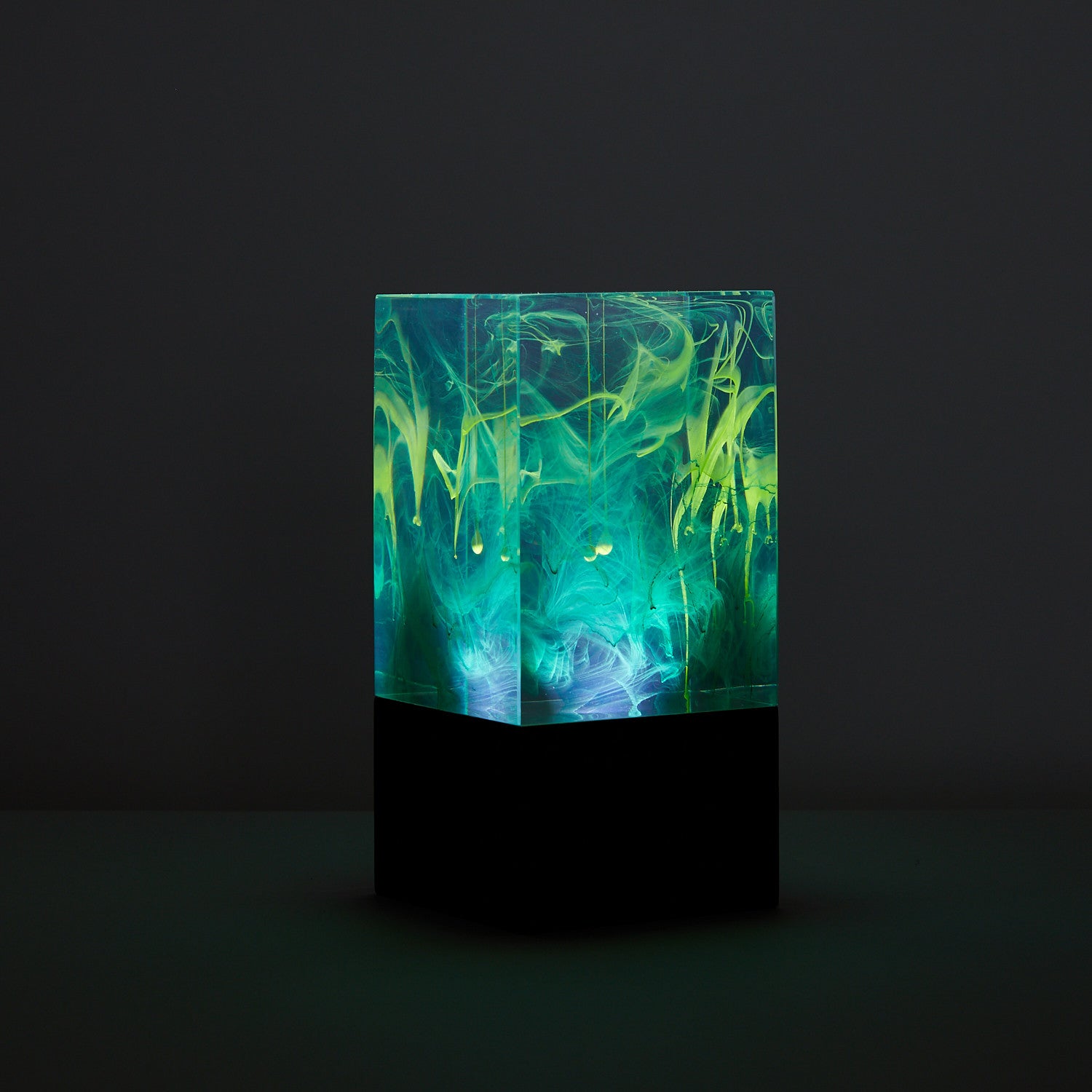OceanGlow Resin Table Decor – Handcrafted Ambient Light-6